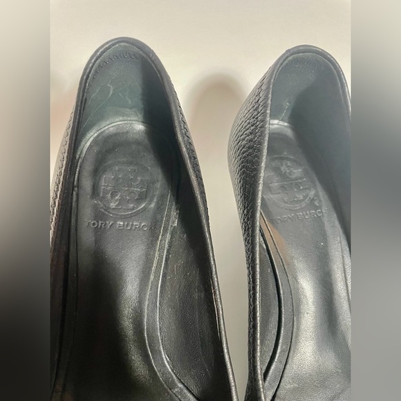 Tory Burch Sally 2 Black Leather Silver Medallion Wedge Pumps - Picture 5 of 9